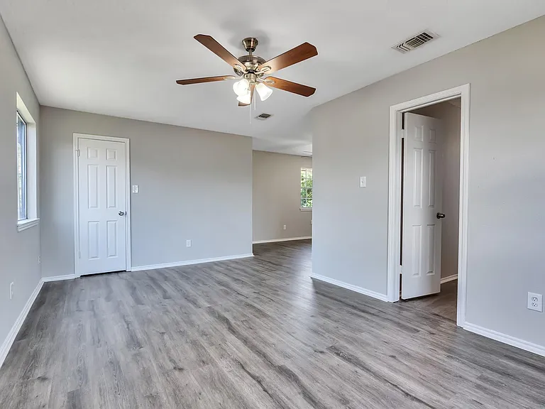 4511 Tangle Creek Ln — Photo 17