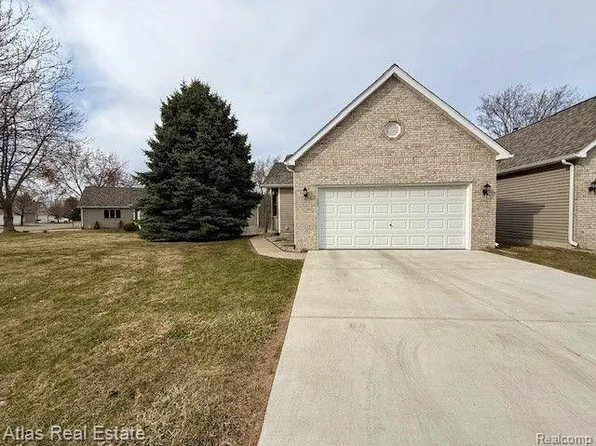 9193 Emily Dr, Davison, MI 48423