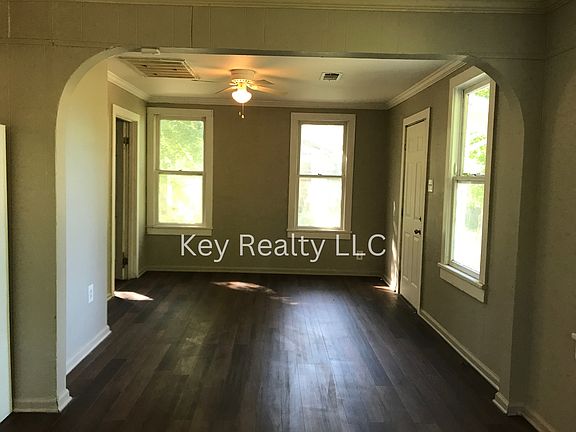 3rd image of 210 Ball St