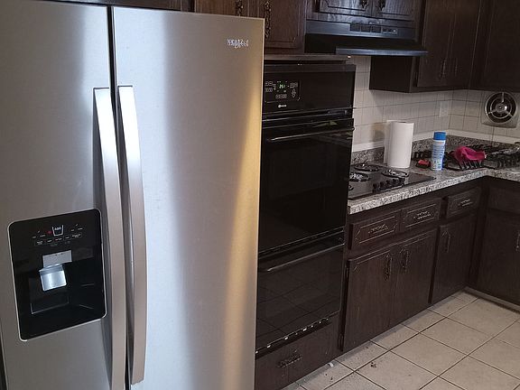 4th image of 128 Vredenburgh Ave #3F