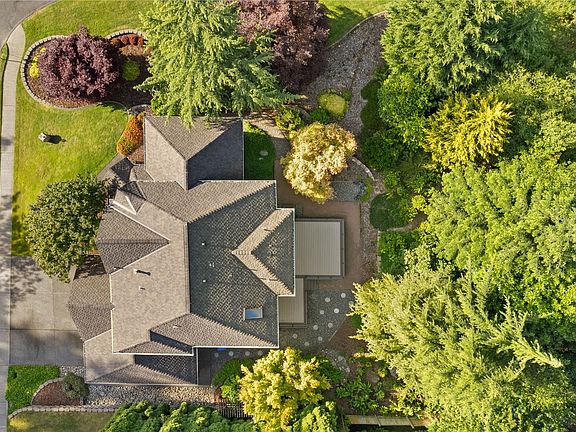 2nd image of 626 Gardiner Ct
