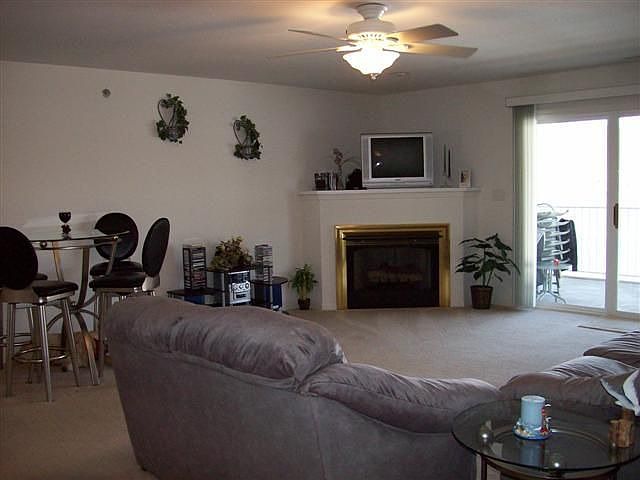 Great condo unit, open living/dining/kitchen
