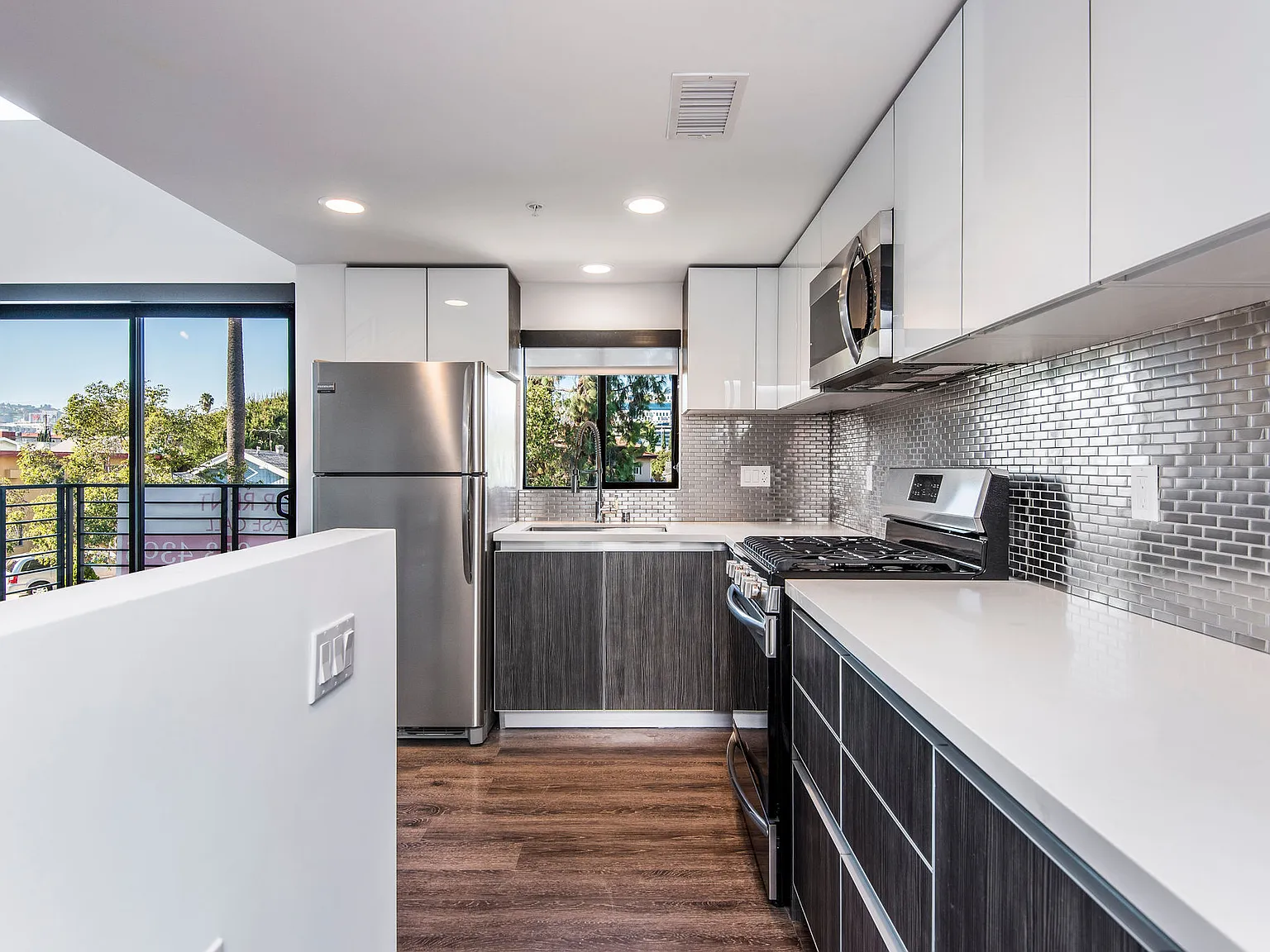 1 bed, 1.5 bath, 800 sqft, $2,900 — Photo 2