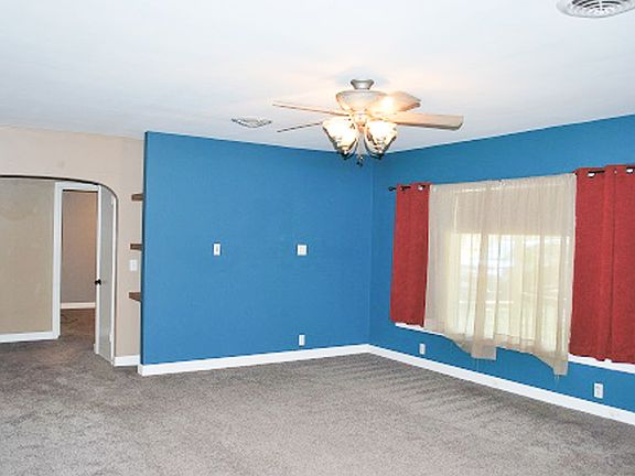 3rd image of 410 Chautauqua Ln