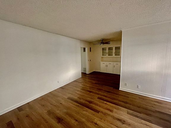 3rd image of 3563 Jasmine Ave APT 4