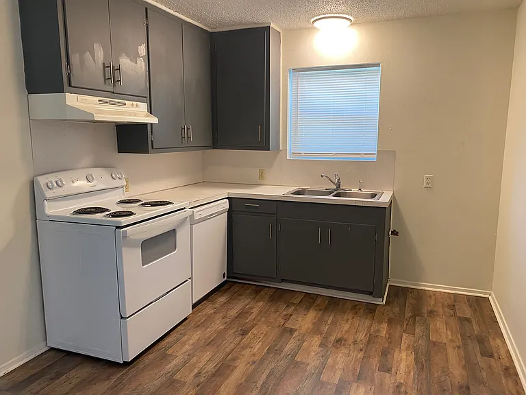 700 E Austin St #B — Photo 6
