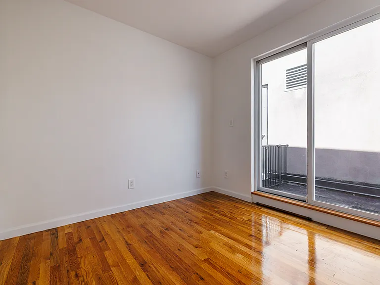421 E 12th St #10 — Photo 7