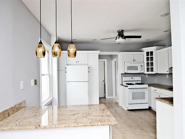 36 Prairie Ave #1 — Photo 9