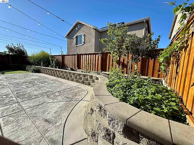 464 Coolcrest Dr — Photo 11
