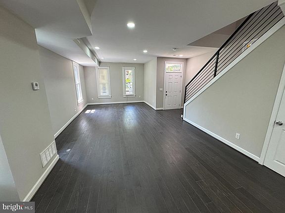 5th image of 1358 Valley Pl SE
