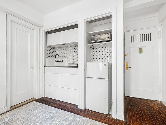 3rd image of 25 Tudor City Pl APT 1316