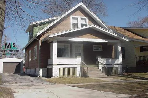 1229 Varney St photo 1