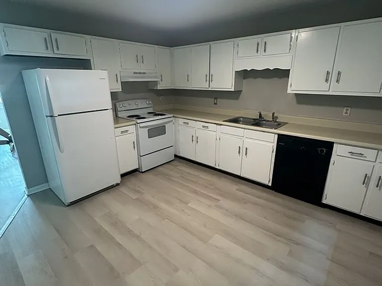 446 9th St SE — Photo 3