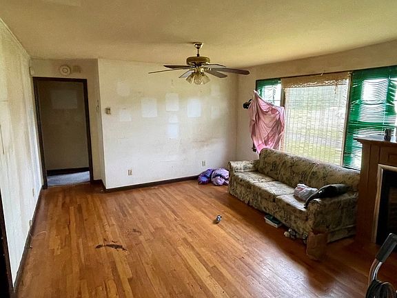 5th image of 627 Cranberry St