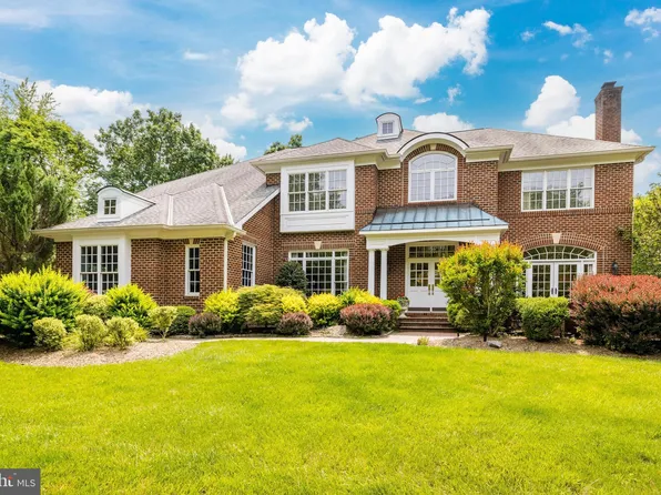 9618 Tackroom Ln, Great Falls, VA 22066