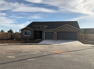 701 Nicole Ave, Dinuba, CA