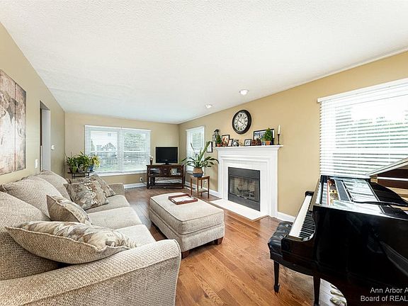 4th image of 1036 Pepperwood Ct