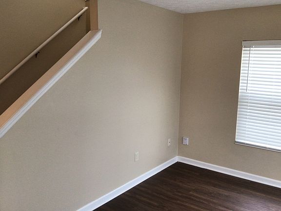 3rd image of 1204 Sunset Dr