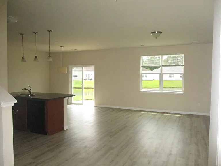 812 Hayes Point Cir — Photo 6