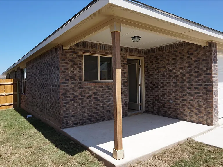 1033 Britt Ln — Photo 11