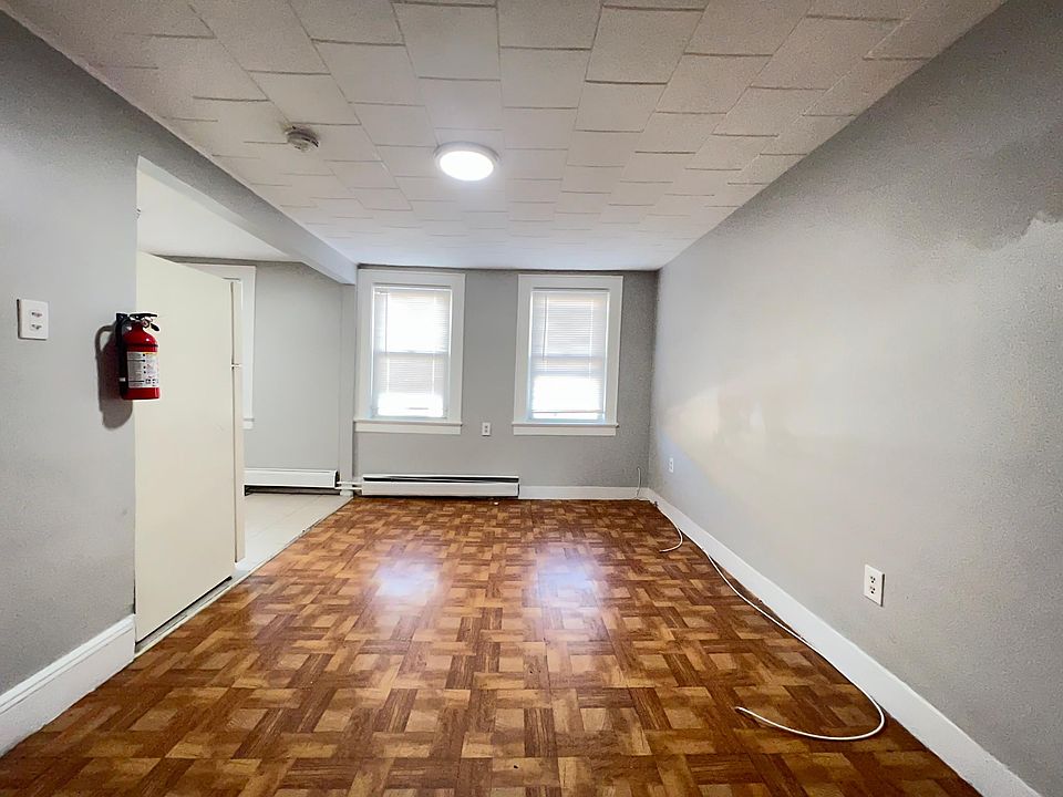 2nd image of 419 6th St #2A