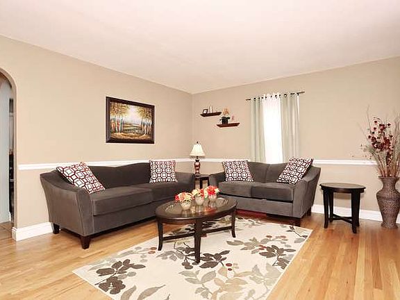4th image of 58 Highwood Ave