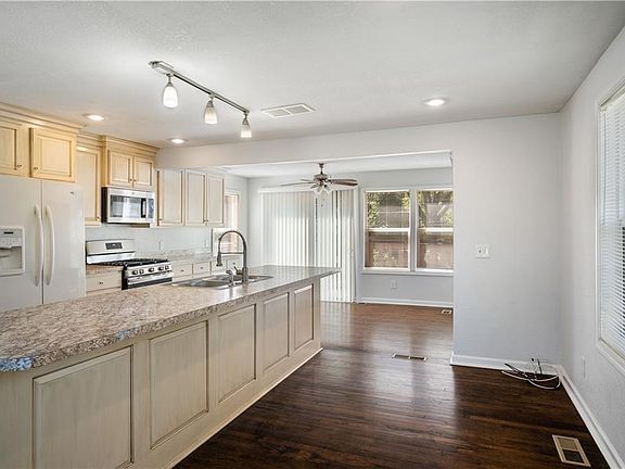 5th image of 5602 NW Klamm Dr