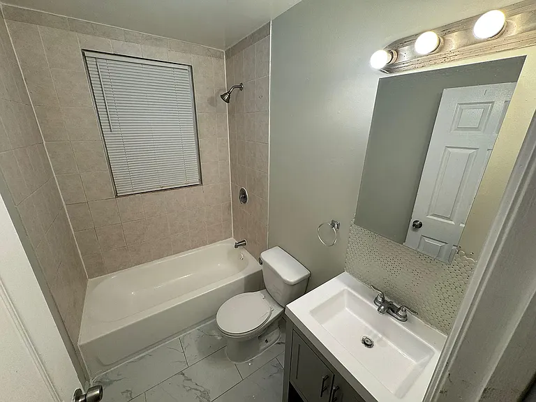 247 Amherst St #5D — Photo 6