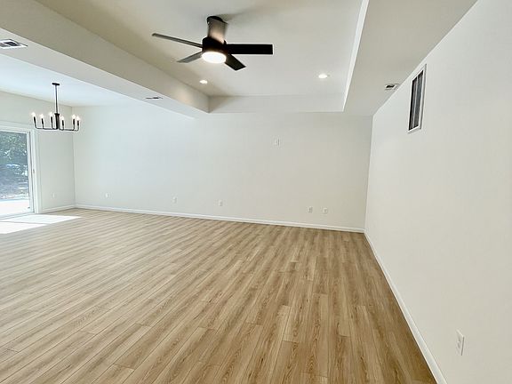 3rd image of 148 Beechwood Dr #B