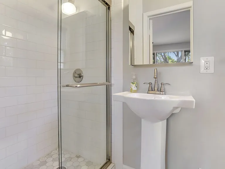 2700 N Dinwiddie St — Photo 30