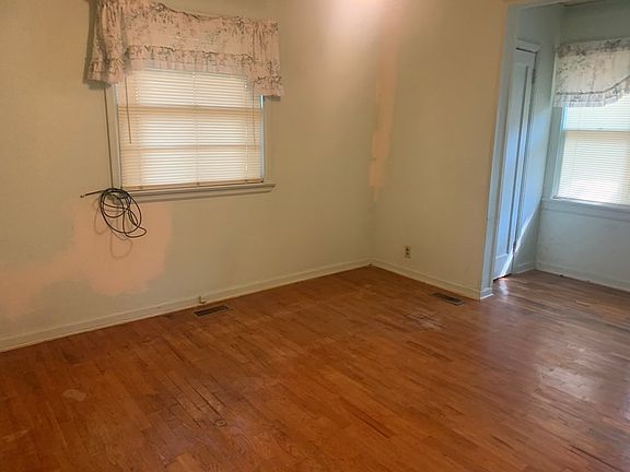 5th image of 609 S 12th St