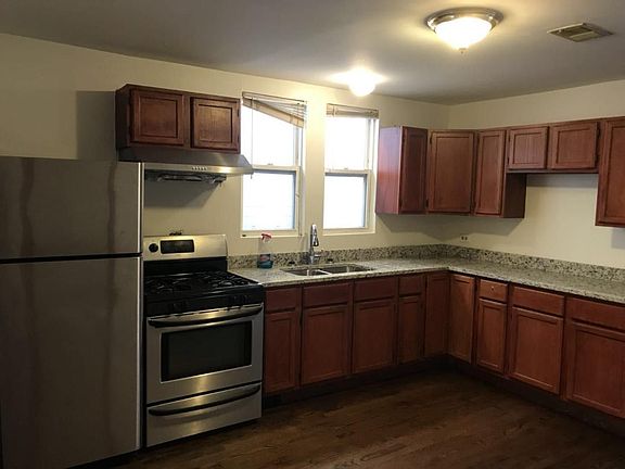 3rd image of 1039 W 34th Pl #2