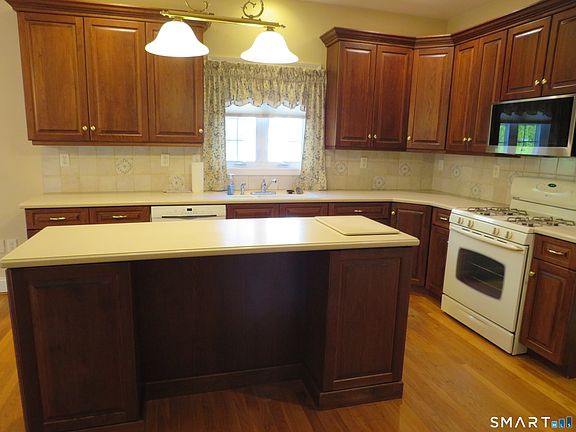 3rd image of 30 Truman Way #30
