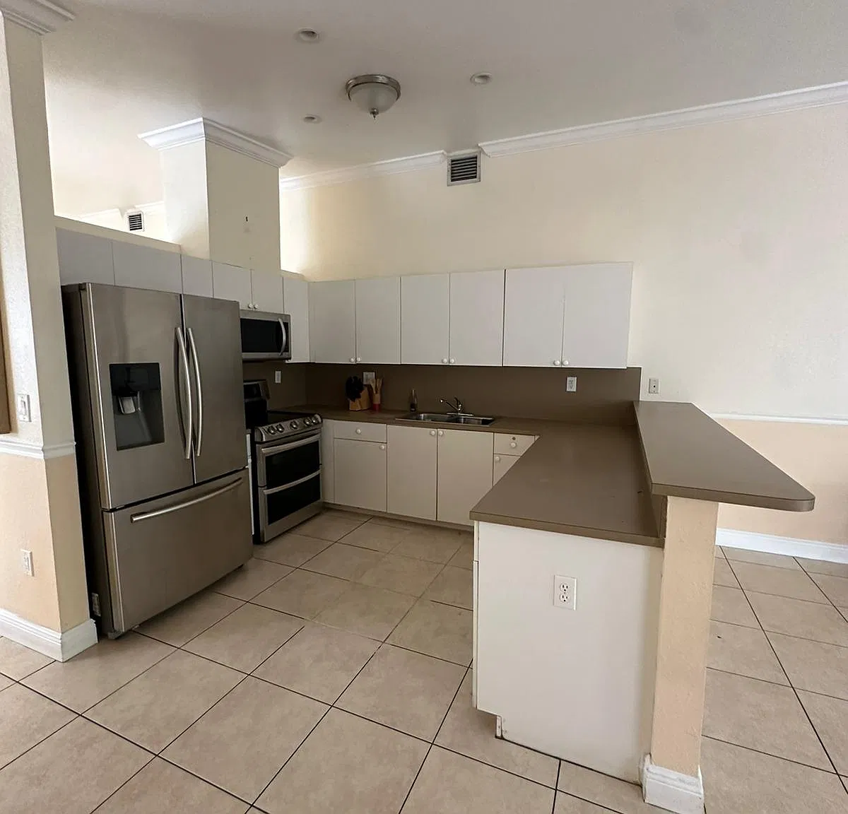 4 bed, 2.5 bath, 1590 sqft, $3,800 — Photo 2