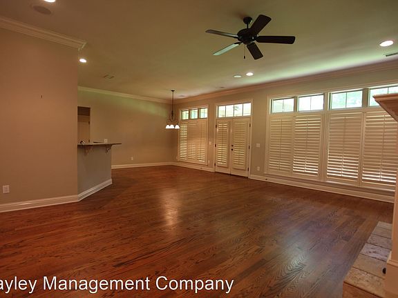 4th image of 1910 Southlake Dr