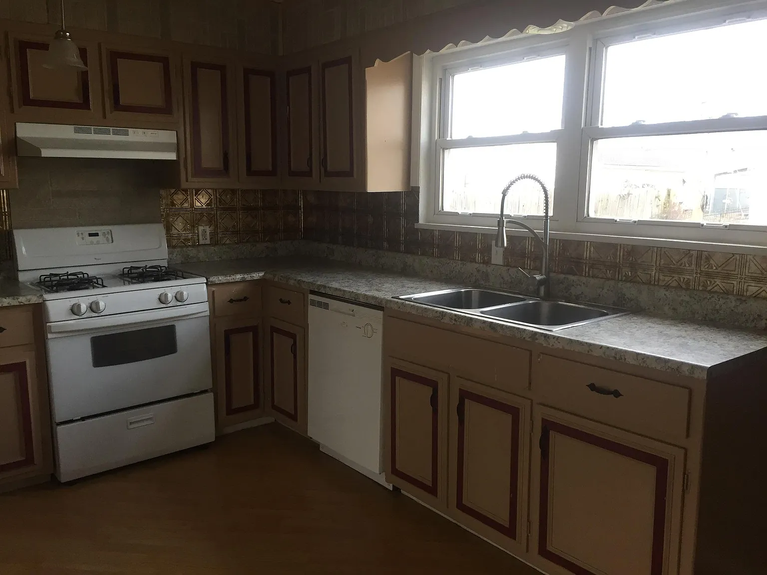 215 Briarwood Dr photo 1