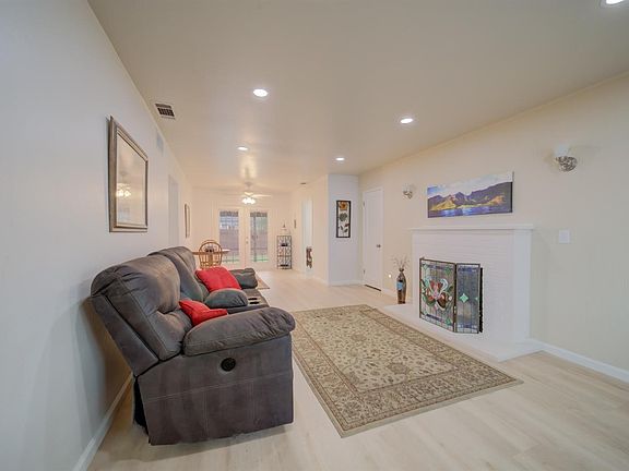 5th image of 388 W Monte Vista Avenue