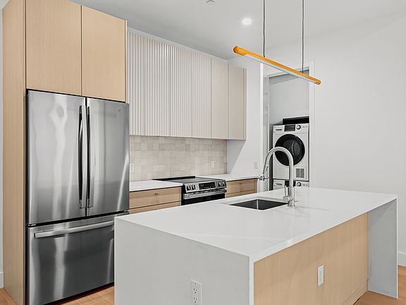 4th image of 250 W 49th St #62701