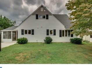 58 Rambler Ln, Levittown, PA 19055