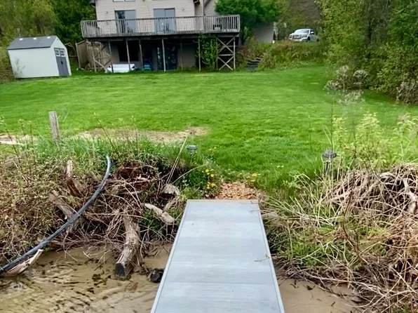 2201 S Lake Shore Dr, Lake Leelanau, MI 49653