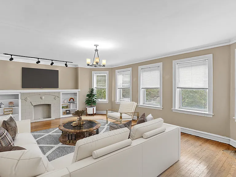 1740 W Albion Ave #2 — Photo 1