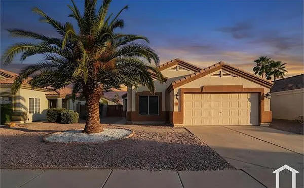 948 E Laredo St — Photo 5
