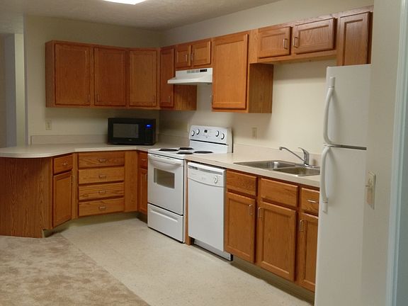5th image of 320 La Salle St APT 216