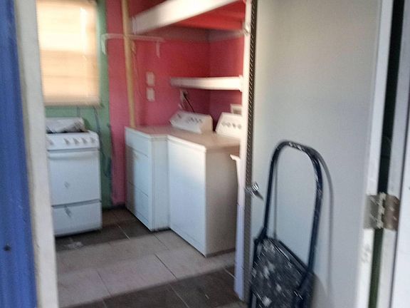 4th image of 725 Jenny Wren Rd