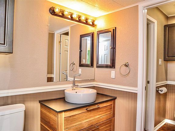 2nd Bath Room/Guest