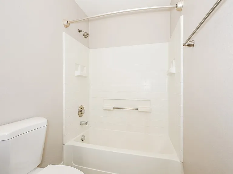 9205 Millikan Ave — Photo 15