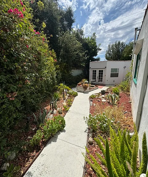1562 N Mar Vista Ave — Photo 24