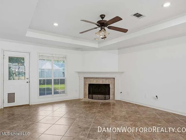 139 Hunters Row — Photo 6