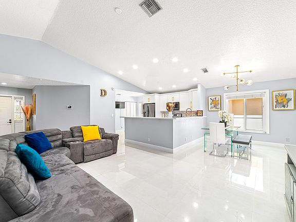 4th image of 8552 Tourmaline Boulevard