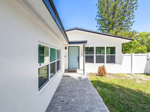 5th image of 108 SE 11th Avenue